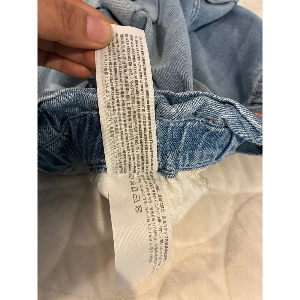Hollister Mom Shorts‎ Ultra High-Rise Denim Cuffed Hem Light Wash Size 11 W30